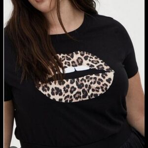 Black Graphic Lip Print Women's Top
